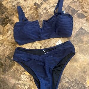 Cupshe Navy Textured V-Notch Bikini Set size medium NWT